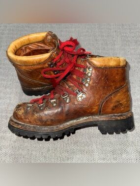 Vintage Herman Shoes And Boots Leather Hiking Boots Size 7.5 Vibram